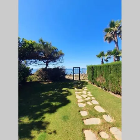Large Ground Floor With Private Garden And Access Ferienhaus