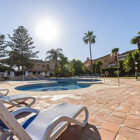 Large Ground Floor With Private Garden And Access Эстепона