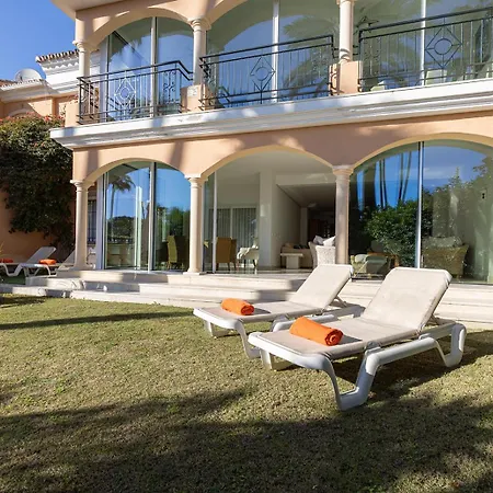 Large Ground Floor With Private Garden And Access Ferienhaus