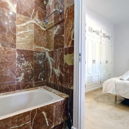 Large Ground Floor With Private Garden And Access * Эстепона