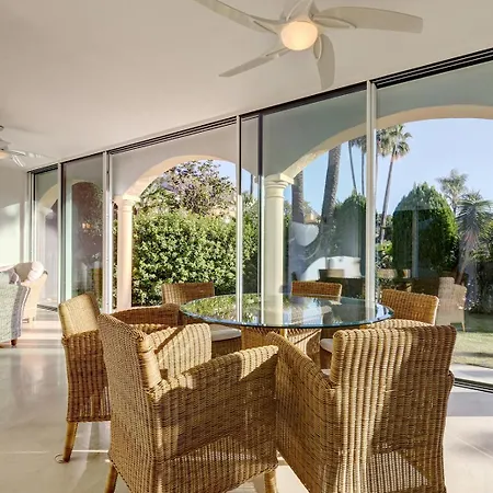 Ferienhaus Large Ground Floor With Private Garden And Access Estepona