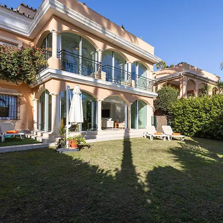 Ferienhaus Large Ground Floor With Private Garden And Access