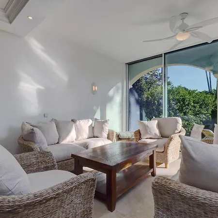 Дом отдыха Large Ground Floor With Private Garden And Access