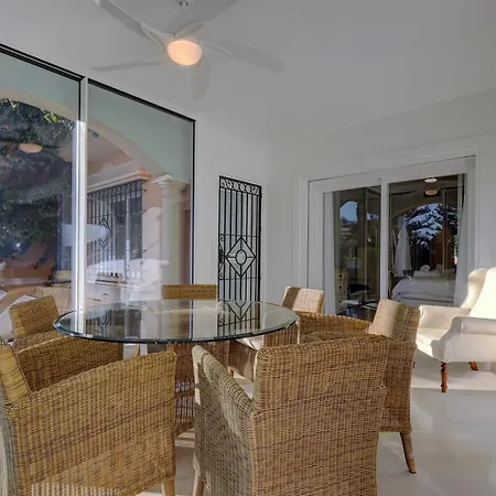 Large Ground Floor With Private Garden And Access