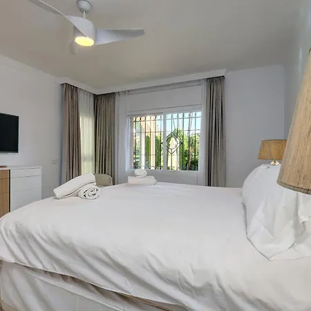 Large Ground Floor With Private Garden And Access Ferienhaus