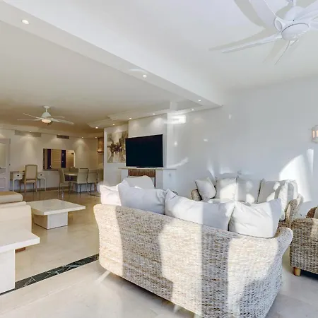 Large Ground Floor With Private Garden And Access