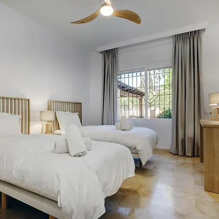 Дом отдыха Large Ground Floor With Private Garden And Access Эстепона