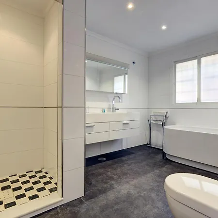 Large Ground Floor With Private Garden And Access Holiday home