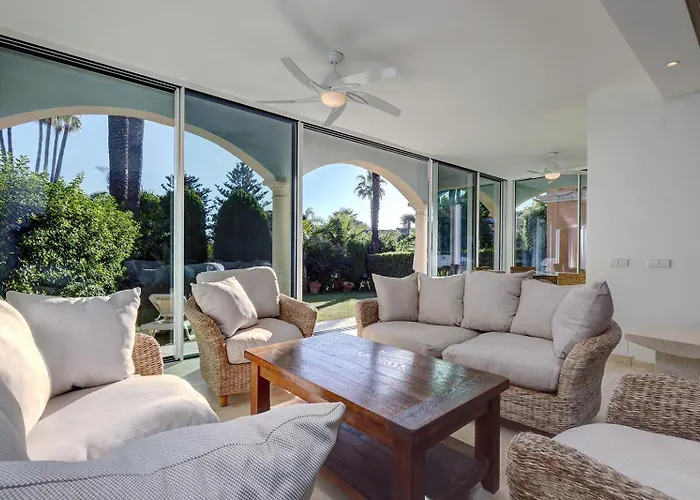 Large Ground Floor With Private Garden And Access 埃斯特波纳