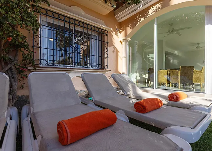 Large Ground Floor With Private Garden And Access 度假居