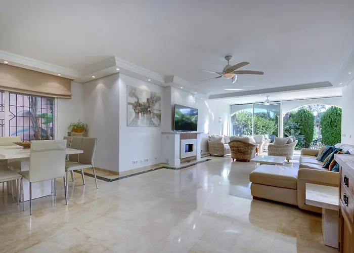 Large Ground Floor With Private Garden And Access 埃斯特波纳