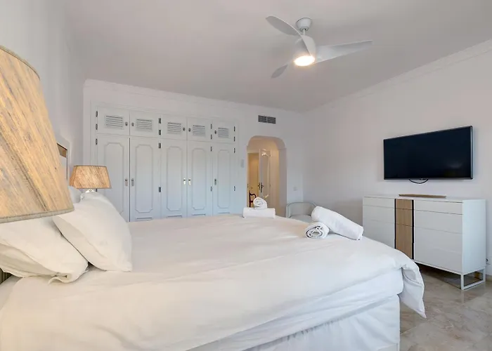 Large Ground Floor With Private Garden And Access 埃斯特波纳