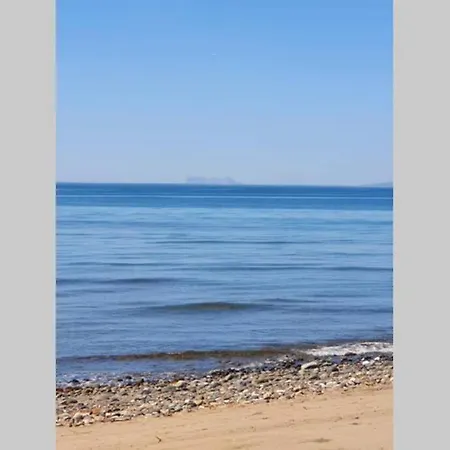 Large Ground Floor With Private Garden And Access Tatil Evi Estepona