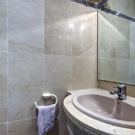 Large Ground Floor With Private Garden And Access * Estepona