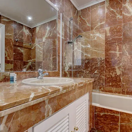 Large Ground Floor With Private Garden And Access Tatil Evi