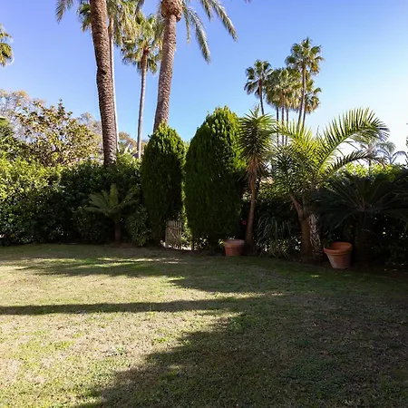Large Ground Floor With Private Garden And Access * Estepona
