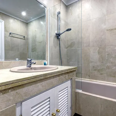 Large Ground Floor With Private Garden And Access *