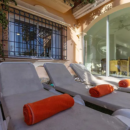 Large Ground Floor With Private Garden And Access Ferienhaus