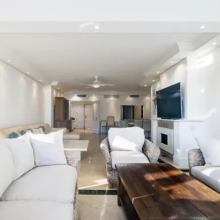 Large Ground Floor With Private Garden And Access * Estepona