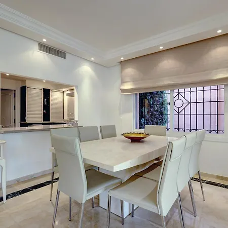 Large Ground Floor With Private Garden And Access Tatil Evi Estepona