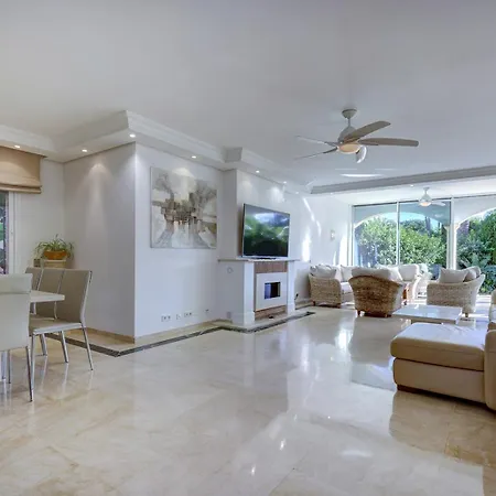 Large Ground Floor With Private Garden And Access Estepona