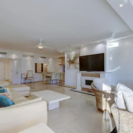 Large Ground Floor With Private Garden And Access