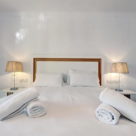 Large Ground Floor With Private Garden And Access *