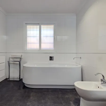 Large Ground Floor With Private Garden And Access