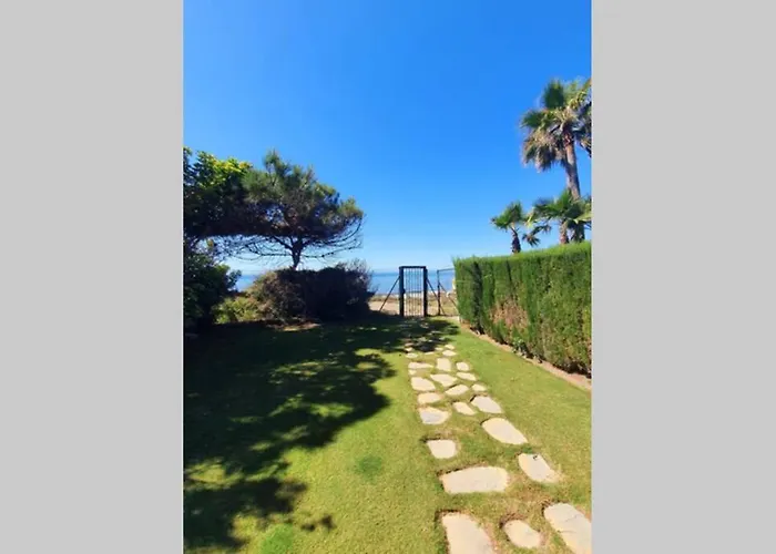 Large Ground Floor With Private Garden And Access Feriehus