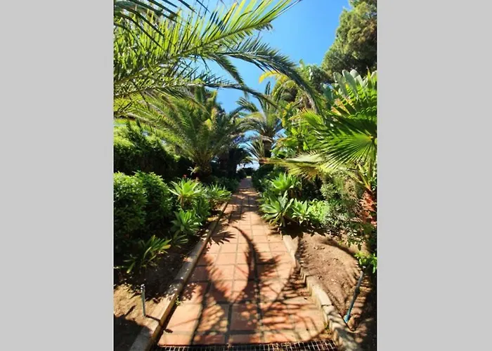 Large Ground Floor With Private Garden And Access * Estepona