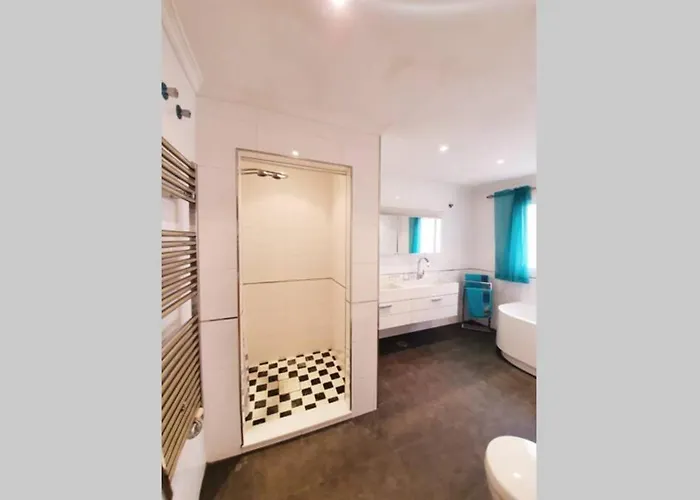 Large Ground Floor With Private Garden And Access Dom wakacyjny Estepona