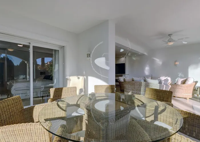 Dom wakacyjny Large Ground Floor With Private Garden And Access