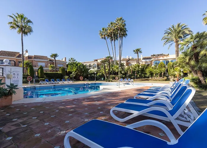Dom wakacyjny Large Ground Floor With Private Garden And Access Estepona