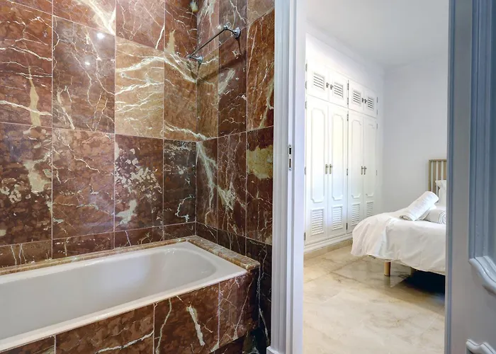 Large Ground Floor With Private Garden And Access * Estepona