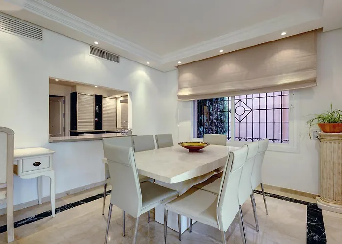 Large Ground Floor With Private Garden And Access Feriehus Estepona