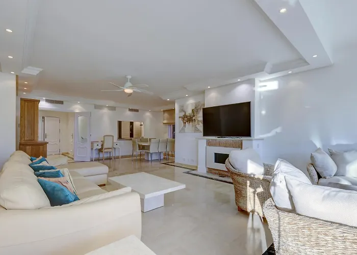 Large Ground Floor With Private Garden And Access