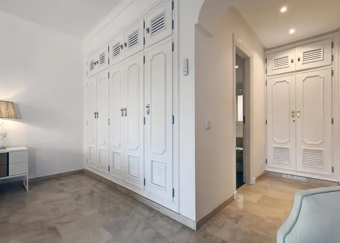 Large Ground Floor With Private Garden And Access * Estepona