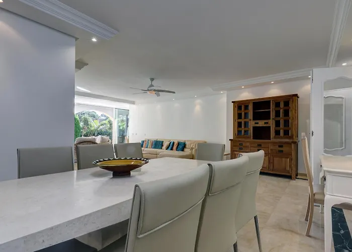 Large Ground Floor With Private Garden And Access * Estepona