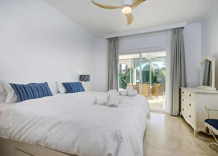 Large Ground Floor With Private Garden And Access Feriehus Estepona