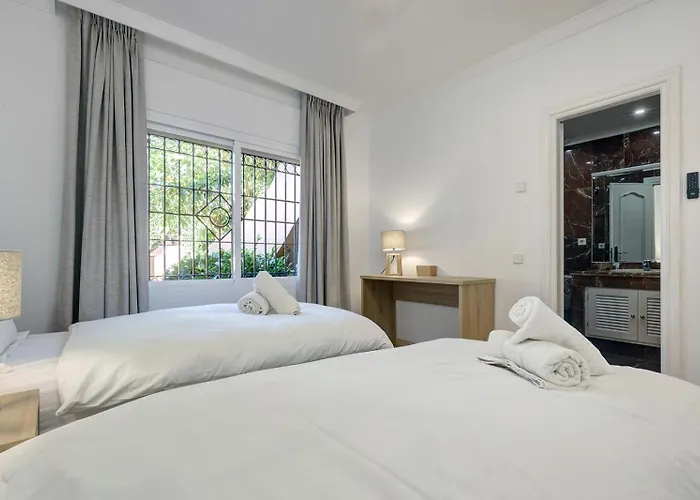 Large Ground Floor With Private Garden And Access Dom wakacyjny Estepona