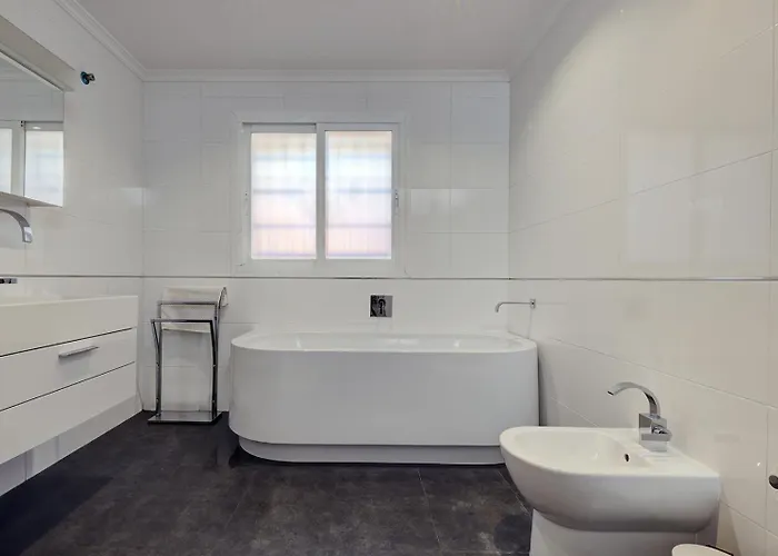 Large Ground Floor With Private Garden And Access