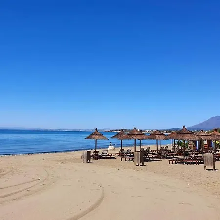 Semesterbostad Large Ground Floor With Private Garden And Access Estepona