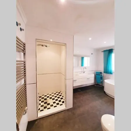 Large Ground Floor With Private Garden And Access Semesterbostad Estepona