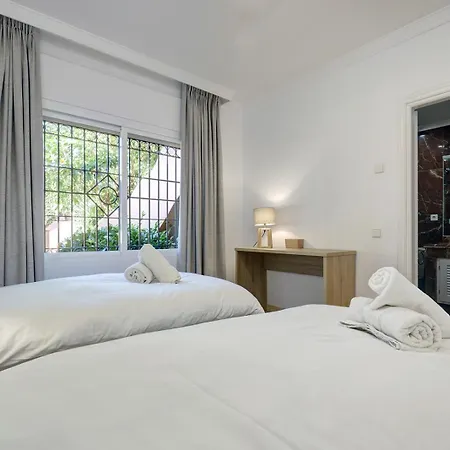 Large Ground Floor With Private Garden And Access Semesterbostad Estepona