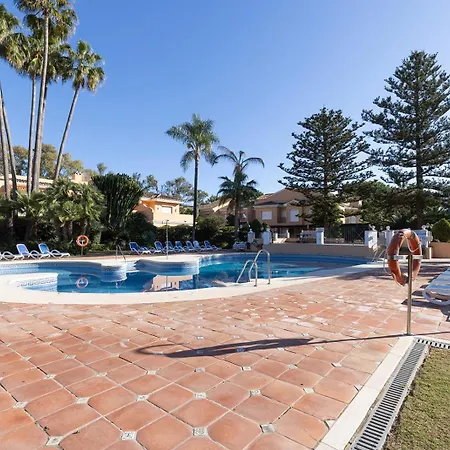 Large Ground Floor With Private Garden And Access Tatil Evi Estepona